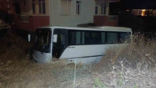 Antalyada midibüs otomobille çarpıştı: 6 yaralı