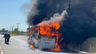 Antalya’da Seyir Halindeki Midibüs Yandı, Facianın Eşiğinden Dönüldü