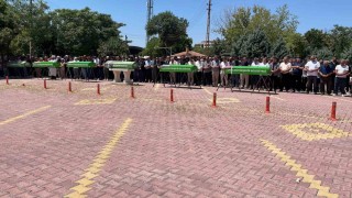 Antalya'daki feci kazada hayatını kaybeden aile son yolculuğuna uğurlandı