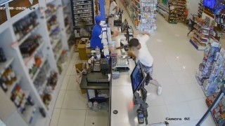Antalyadaki zincirleme kapkaç ve gasp olayında marketteki kasiyer yaşadığı şoku anlattı