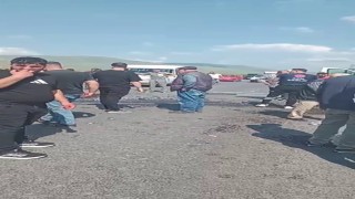 Ardahanda otomobiller çarpıştı: 6 yaralı