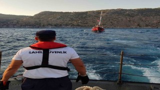 Arızalanan yat, Sahil Güvenlik ekipleri tarafından kurtarıldı