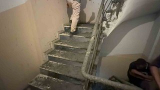 Arnavutköyde inşaatta beton dökülürken 6 katlı binanın duvarı patladı: Yüzlerce kilo beton bina içerisine doldu