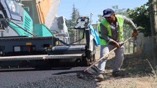 Asfalt işçilerinin kavurucu sıcakta mesaisi sürüyor