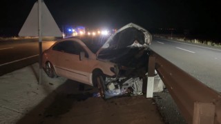 Aşırı süratle 2 aracı hurdaya çeviren sürücü, otostop çekip kaçtı