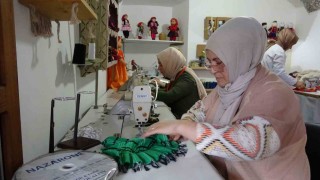 Atıl kumaşları sanata dönüştürüyorlar