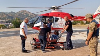 Ayağı kırılan kadın helikopterle hastaneye kaldırıldı
