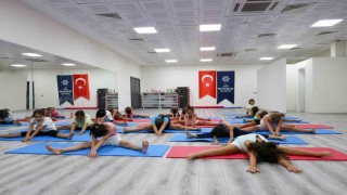 Aydın Büyükşehirin yaz etkinliklerinde çocuklar jimnastikle gelişiyor