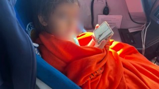 Aydında deniz yatağıyla sürüklenen çocuk sahil güvenlik tarafından kurtarıldı