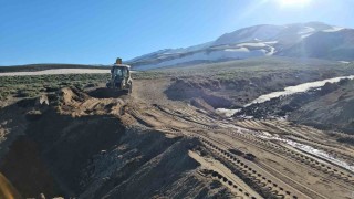 Aydınlarda dağcılara büyük kolaylık: Süphan Dağında yol açma çalışması