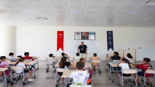 Aydınlı çocuklar yaz tatilini İngilizce öğrenerek geçiriyor