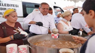 Ayvalıkta binlerce kişiye aşure ikram edildi