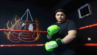 Babasının izinden giden genç kick bokscu, Türk bayrağını dünya arenasında dalgalandıracağı  yeni zaferlerin peşinde