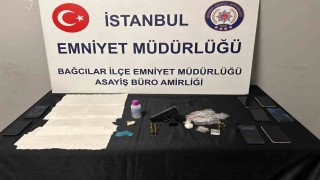 Bağcılarda bir evde uyuşturucu madde bulunduran ve aranması bulunan 5 şüpheli tutuklandı