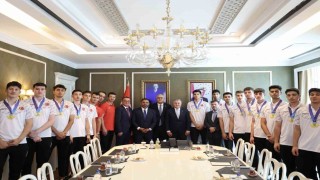 Bakan Bak: İstikrarlı başarılarla voleybol ülkesi haline geldik