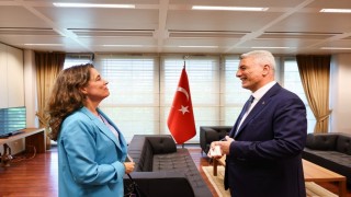 Bakan Bolat, Avrupa Otomobil Üreticileri Birliği Genel Direktörü Vries ile görüştü