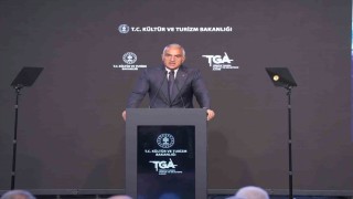 Bakan Ersoy: Turizm geliri ilk 6 ayda 25,7 milyar dolar oldu