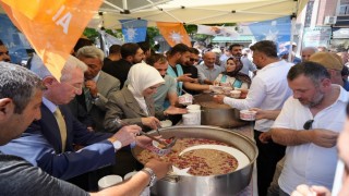 Bakan Göktaş, Erzincanda aşure dağıttı, esnafı ziyaret etti