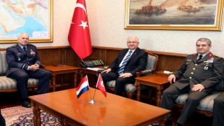 Bakan Güler, Hollanda Genelkurmay Başkanı Orgeneral Eichelsheimi kabul etti