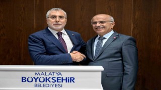 Bakan Işıkhandan Büyükşehir Belediyesine ziyaret