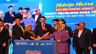 Bakan Kurum: Deprem bölgesinde son vatandaş evine kavuşana kadar ayrılmayacağız
