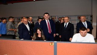 Bakan Murat Kurum, şehir kütüphanesini gezdi