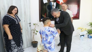 Bakanlığın Koruyucu Aile modeliyle bir çocuk daha yeni yuvasına kavuştu