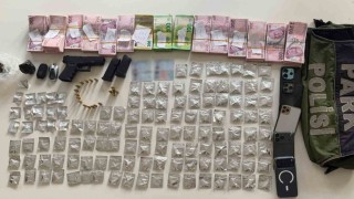 Bakırköyde otomobilde uyuşturucu düzeneği: 4 şüpheli tutuklandı