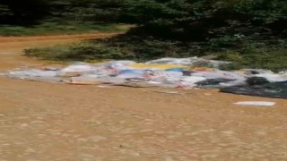 Balık tutmak için gittiği gölde çöp yığınıyla karşılaştı: Poşet poşet topladı
