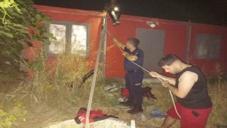 Balıkesirde kuyuya düşen yavru kedi kurtarıldı