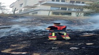 Balıkesir'de ot ve çöp yangını mahalleyi tehdit etti