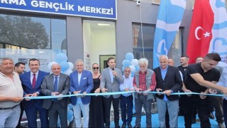 Bandırma'da gençlik merkezi hizmete açıldı