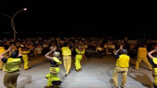 Bardakçı Koyunda tatil konser ve dans şovlarıyla renklendi