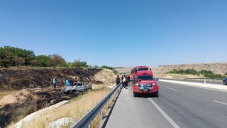 Bariyerlere çarpan otomobil alev aldı: 1 ölü, 1 ağır yaralı