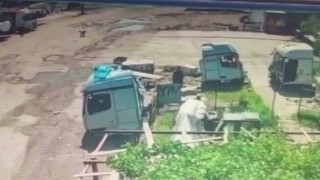 Başıboş köpekler önce küçük çocuğa şimdi de yaşlı adama saldırdı