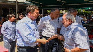 Başkan Aydın vatandaşlarla sahada omuz omuza