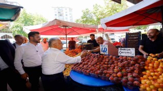 Başkan Büyükkılıç, Hürriyet Pazar Yerinde esnaf ve vatandaşlarla buluştu