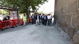 Başkan Büyükkılıçtan Cumhuriyet Meydanındaki büyük dönüşüme yakın takip