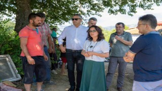 Başkan Köksal Aras yangında evleri zarar gören aileyi ziyaret etti