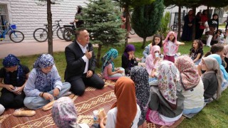 Başkan Uraldan miniklere tatlı sürpriz