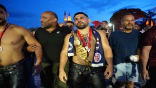 Başpehlivan Erkan Taş, Edirnede hamam geleneğini sürdürdü