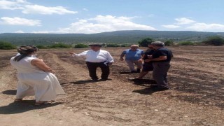Baştuğ Yelişyurtta 14 ton saman balyası yanan üreticiyi ziyaret etti