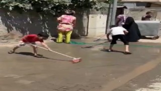 Batmanda onarım sonrası temizlenmeyen yolları vatandaşlar temizledi
