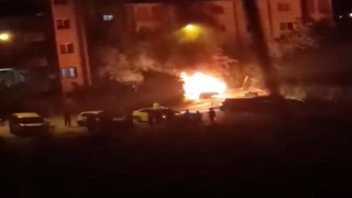 Batmanda park halindeki otomobil alevlere teslim oldu
