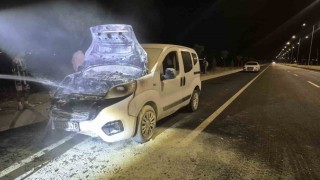 Batmanda seyir halindeki araç alev aldı