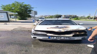 Batmanda yanan otomobil itfaiye ekiplerince söndürüldü