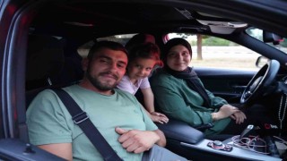 Bayrak ve ezan hasretiyle yola çıkan gurbetçilerin Kapıkuleden yurda girişleri sürüyor