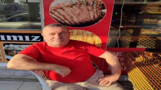 Bayrampaşada laf atma tartışmasında silahlar konuştu: Tarafları ayırmak isteyen esnaf kurşunların hedefi oldu
