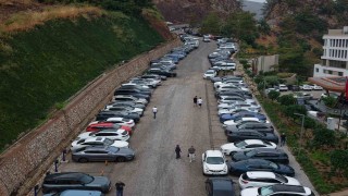 (BEKLEYECEK PAZARTESİ) Marmariste dikkat çeken tablo: Otellerde doluluk sorunu yaşanırken bu tesisin kapısında araç kuyruğu oluştu