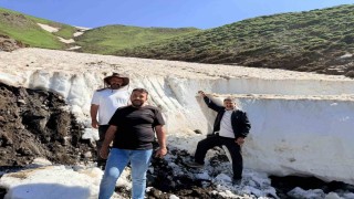 Berivanlar için karla mücadele: 3 bin 300 rakımlı mezra yolunda zorlu mesai